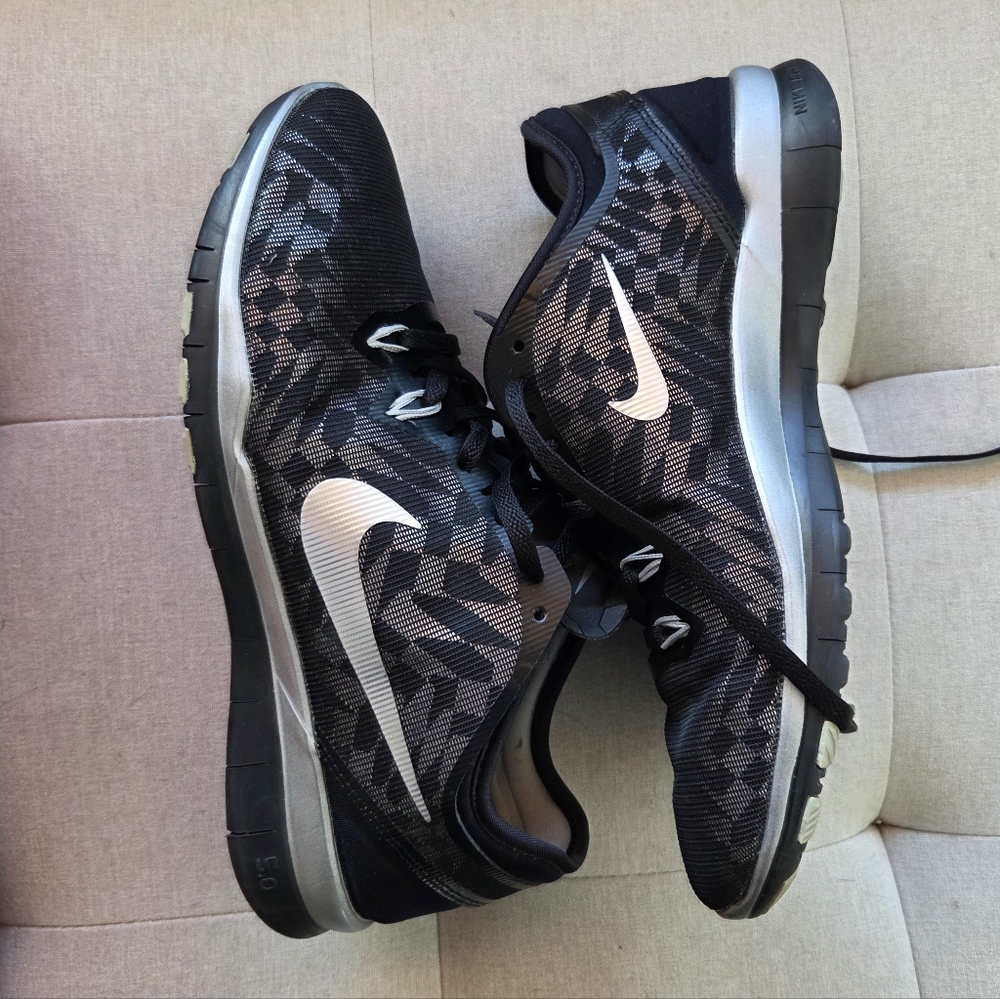 Nike Free 5.0 Black Metallic Sneakers Womens 7.5 TR Fit 5 Chic Athleisure Shoes - Picture 3 of 14